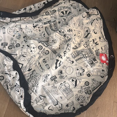 Play & Go Mat Bag 2 in 1 by OMY like new, travel theme