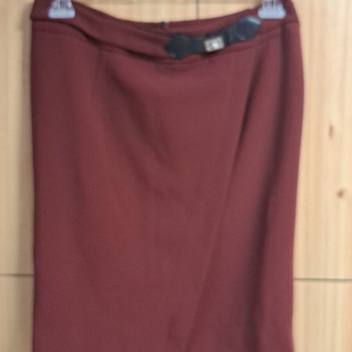 Passager red skirt like new with decorative detail, size 44-46