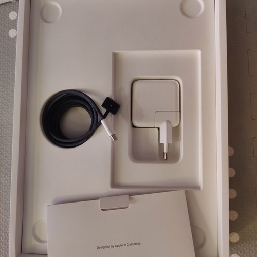 Apple MacBook Air 13.6" M3 like new, 16GB RAM, 256GB SSD, Midnight