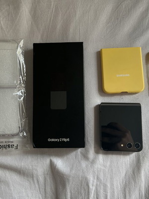 Samsung Galaxy Z Flip5 8/256GB smartphone, black