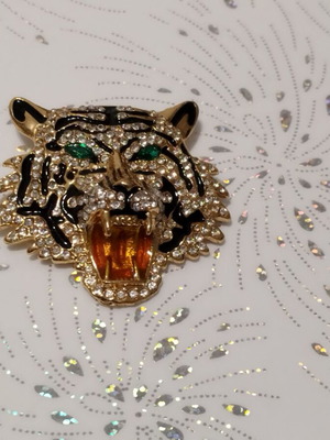 Tiger pin new, gold color, size 5 x 6 cm
