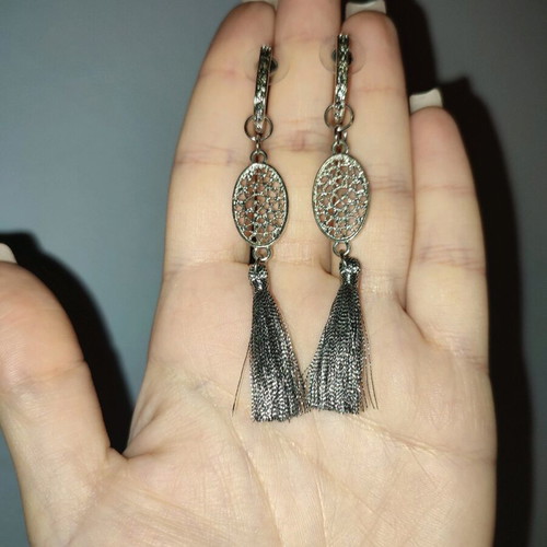 Grey hanging earrings like new