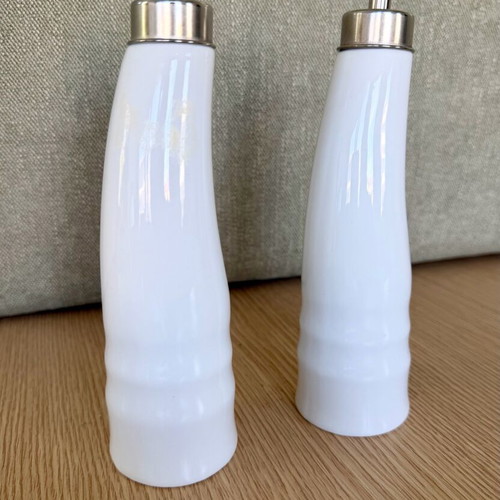 White oil and vinegar bottles new, minimal design, set of 2