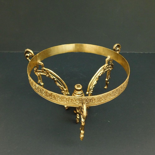 Embossed metal lamp part wreath