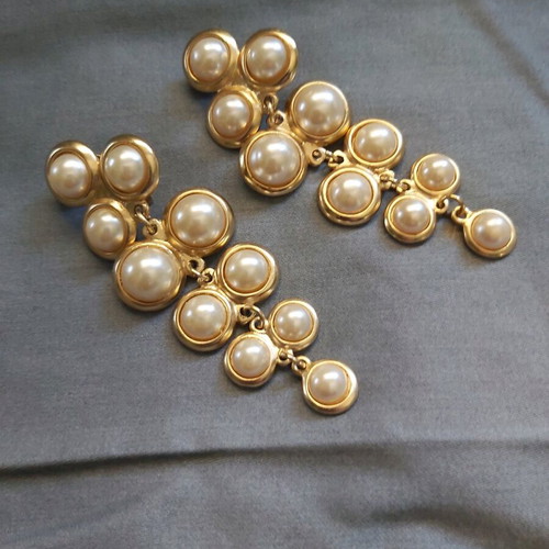 Vintage women's earrings used with metal and pearl, large with clip