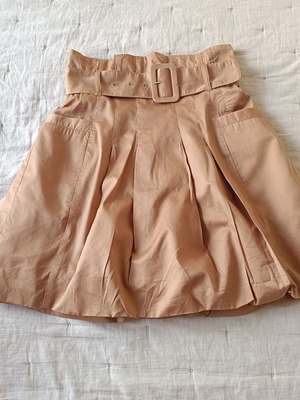 H&M High-Waisted Balloon Skirt with Belt and Pockets like new, beige