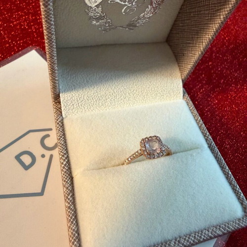 Златен пръстен 18К с розов камък Morganite и диаманти като нов
