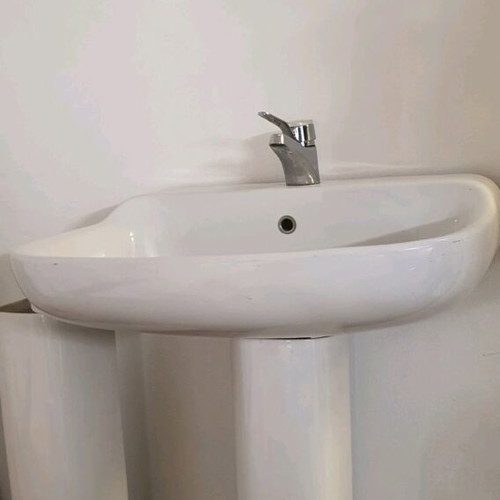 Ideal Standard pedestal sink like new