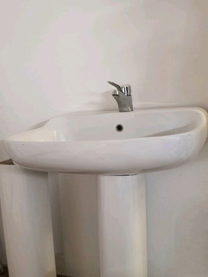 Ideal Standard pedestal sink like new