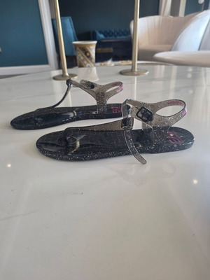 Armani Exchange flip flops size 41 new, black