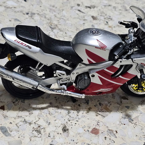 Honda CBR600 F4 1:12 used, in good condition