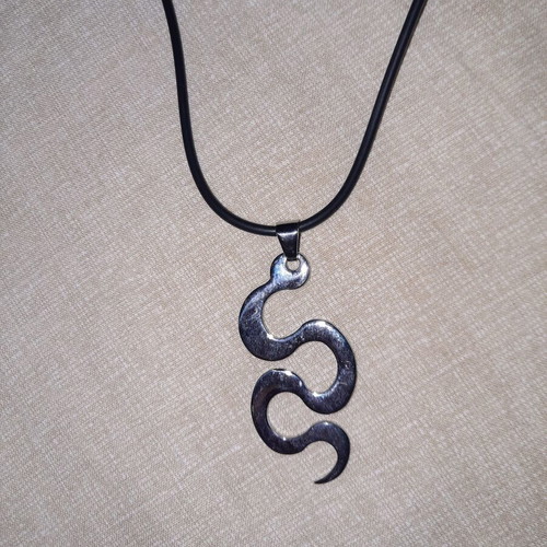 Pendant stainless steel snake with rubber cord like new, black and silver