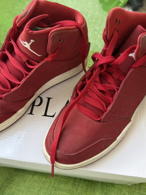 Nike Jordan est 2016 Castor Red boots like new, size 42