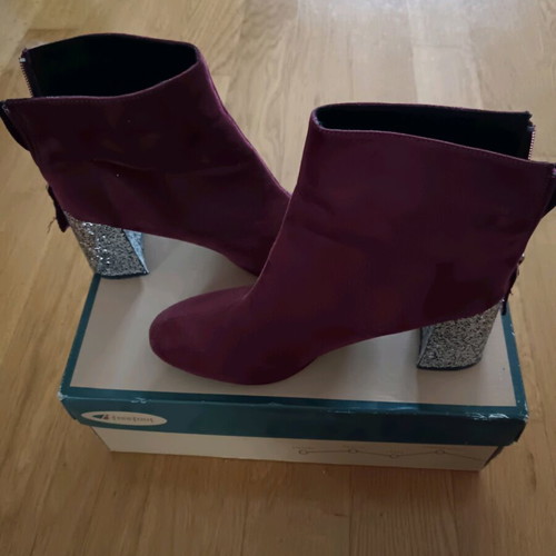 Corina women's low castor boots burgundy size 40 like new