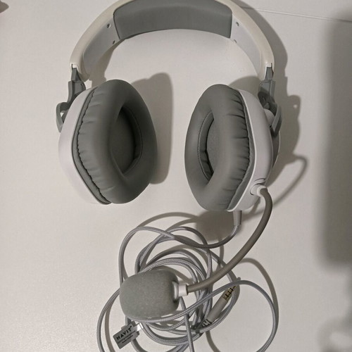 Headphones with support stand