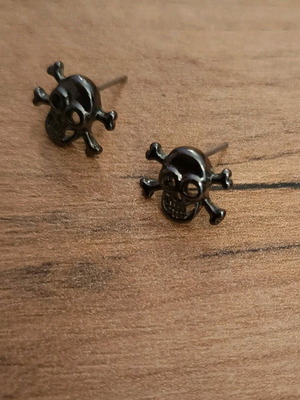 Skull earrings