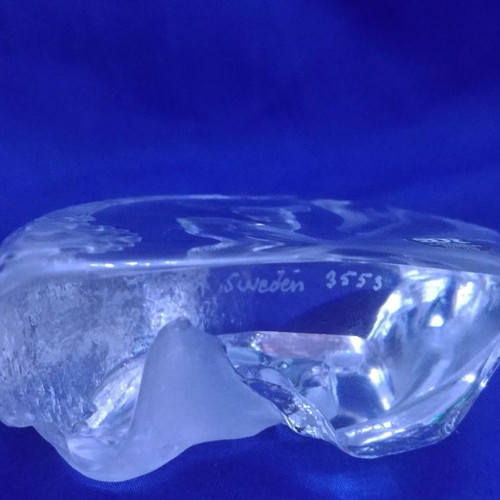 Maleras paperweight by Mats Jonasson full lead crystal like new