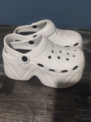 Children's slippers new, size 34, white