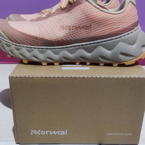 Nnormal Tomir 2.0 trail running shoes new, size 39 1/3, orange