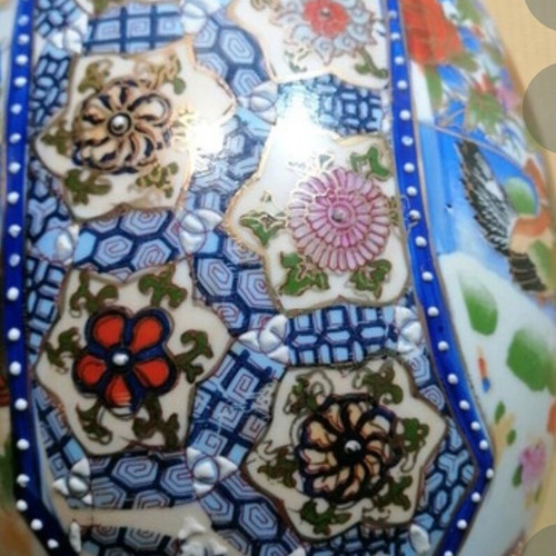 Satsuma egg vintage like new with moriage embossed decoration