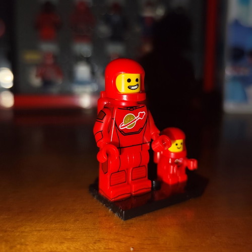 Red Astronaut minifigure with base and baby figure, Lepin