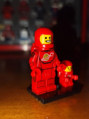 Red Astronaut minifigure with base and baby figure, Lepin