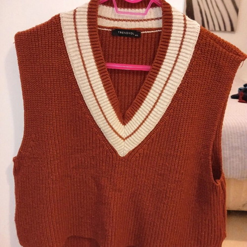 Trendyol women's vest like new, rust color size M