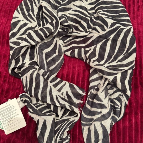 Benetton black and white zebra animal print scarf new