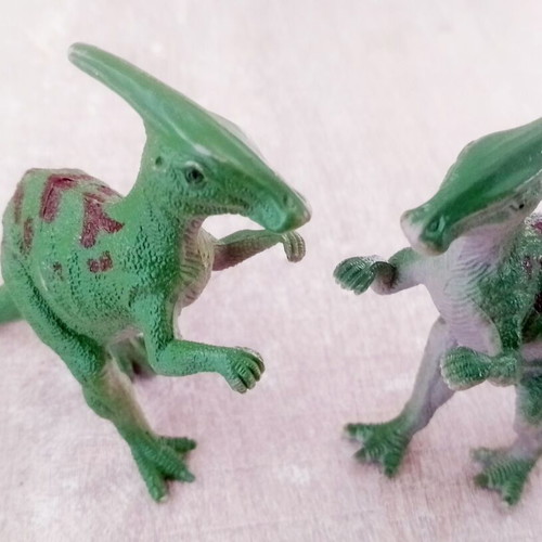 Dinosaur figure collection, pack of 18, including 2 with wheels