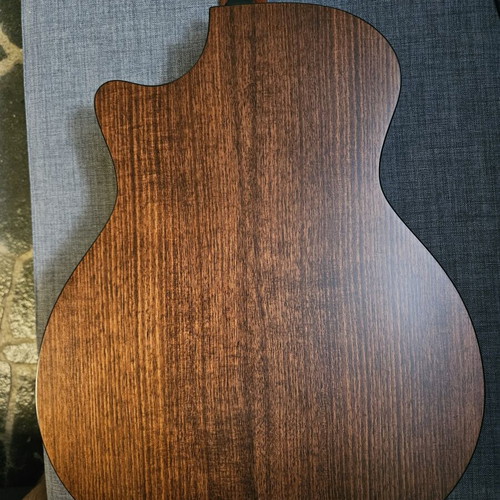 Taylor 324ce Flamed Tasmanian Blackwood guitar like new