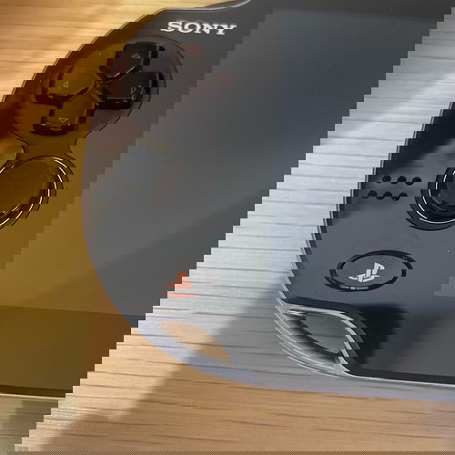 PS Vita PCH-1004 OLED като нов с 6 игри и калъфи Sony