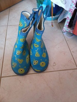 Children's shoes glowing in the dark, size 23-25, ideal for night walking