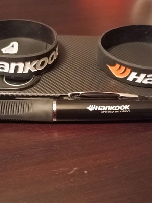 Hankook set of bracelets and pen new