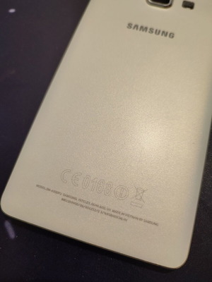 Samsung Galaxy A3 τηλέφωνο με σπασμένη οθόνη για ανταλλακτικά