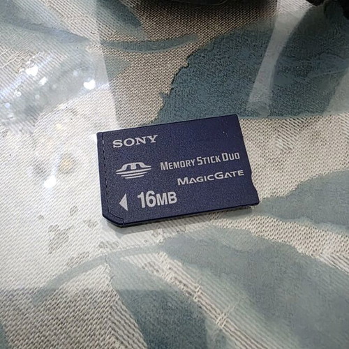 Sony DCR-PC1000E 3CMOS MiniDV 2.8 Megapixel Handycam Camcorder