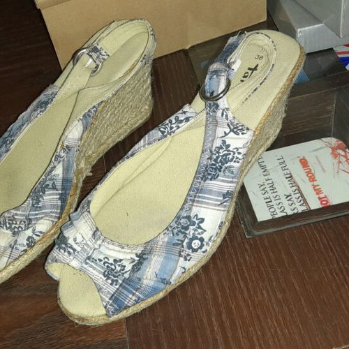 Tamaris platform sandals size 38 used, blue