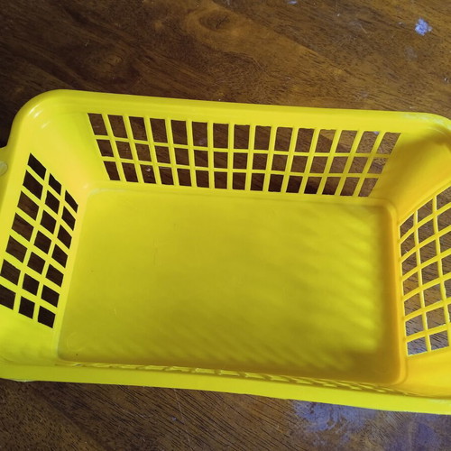 Plastic rectangular basket like new, 27.5x16.5x9.5 cm