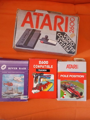 Atari 2600 μεταχειρισμένο με 3 παιχνίδια στο κουτί και ελληνικές οδηγίες