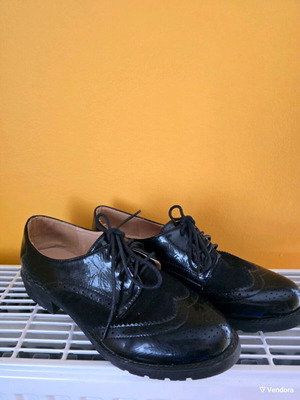 Women's Oxford shoes like new, size 39, black, synthetic leather