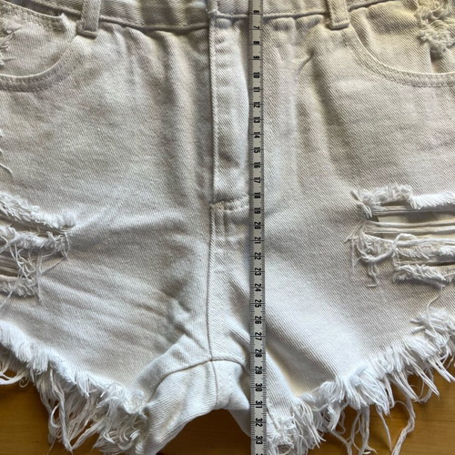 Levi’s white shorts used, size S