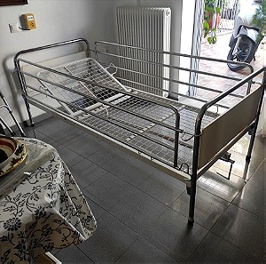 Νοσοκομειακό κρεβάτι με μανιβέλα πλαϊνά κάγκελα και Ρόδες με φρένα