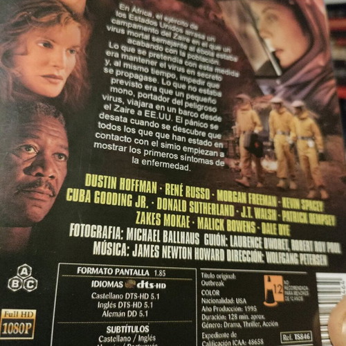 Outbreak Blu-Ray like new, Spanish import with English subtitles