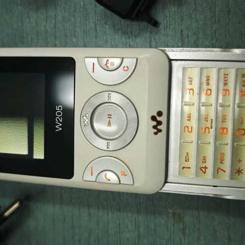 Sony Ericsson W205 Walkman used, white with original charger