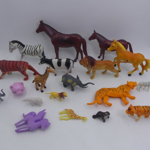 Set of plastic animals used, assorted