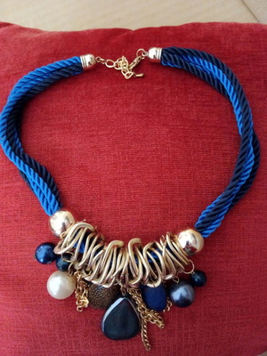 Necklace like new, blue and silver, elegant