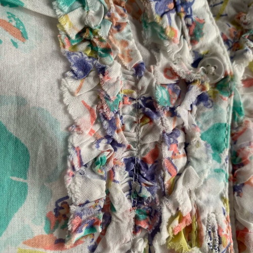 LC Lauren Conrad Floral Ruffle V-Neck Blouse Like New, Size Small