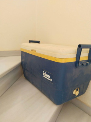 Portable cooler used, Igloo 48
