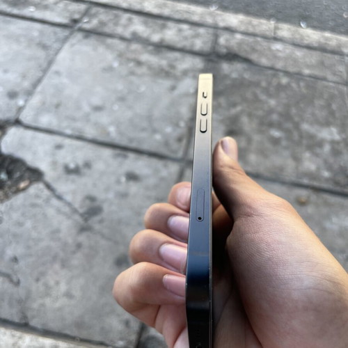 iPhone 13 midnight blue 128GB like new with box