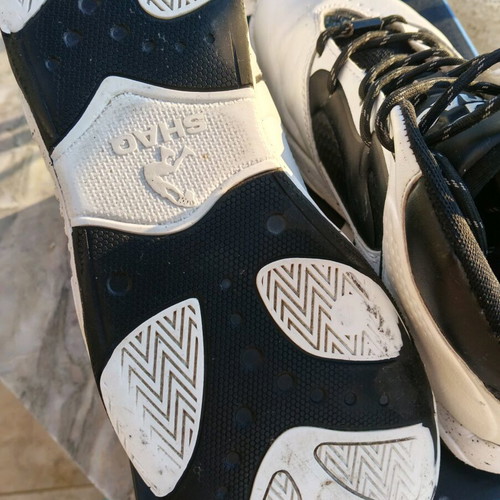 Shaq basketball sneakers like new, size 40, black and white