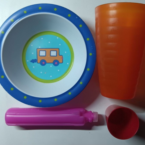 Children's plastic eating and drinking utensils used